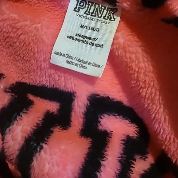 Pink Robe - Picture 2 of 3